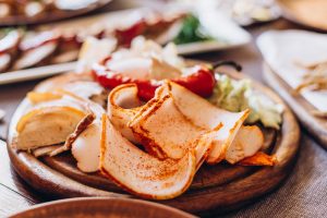 Cómo salar manteca de cerdo de forma ucraniana en un tarro: podrás comértela con los labios