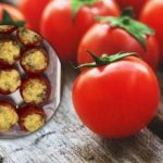 En lugar de col y pimientos rellenos: receta de tomates rellenos con relleno tierno En lugar de col y pimientos rellenos: receta de tomates